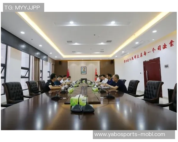 拉拉维亚分享球队会议积极氛围强调团结与建设性沟通的重要性